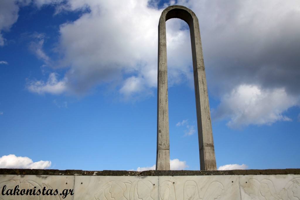 ciment monument - kastania - skies - lakonistas